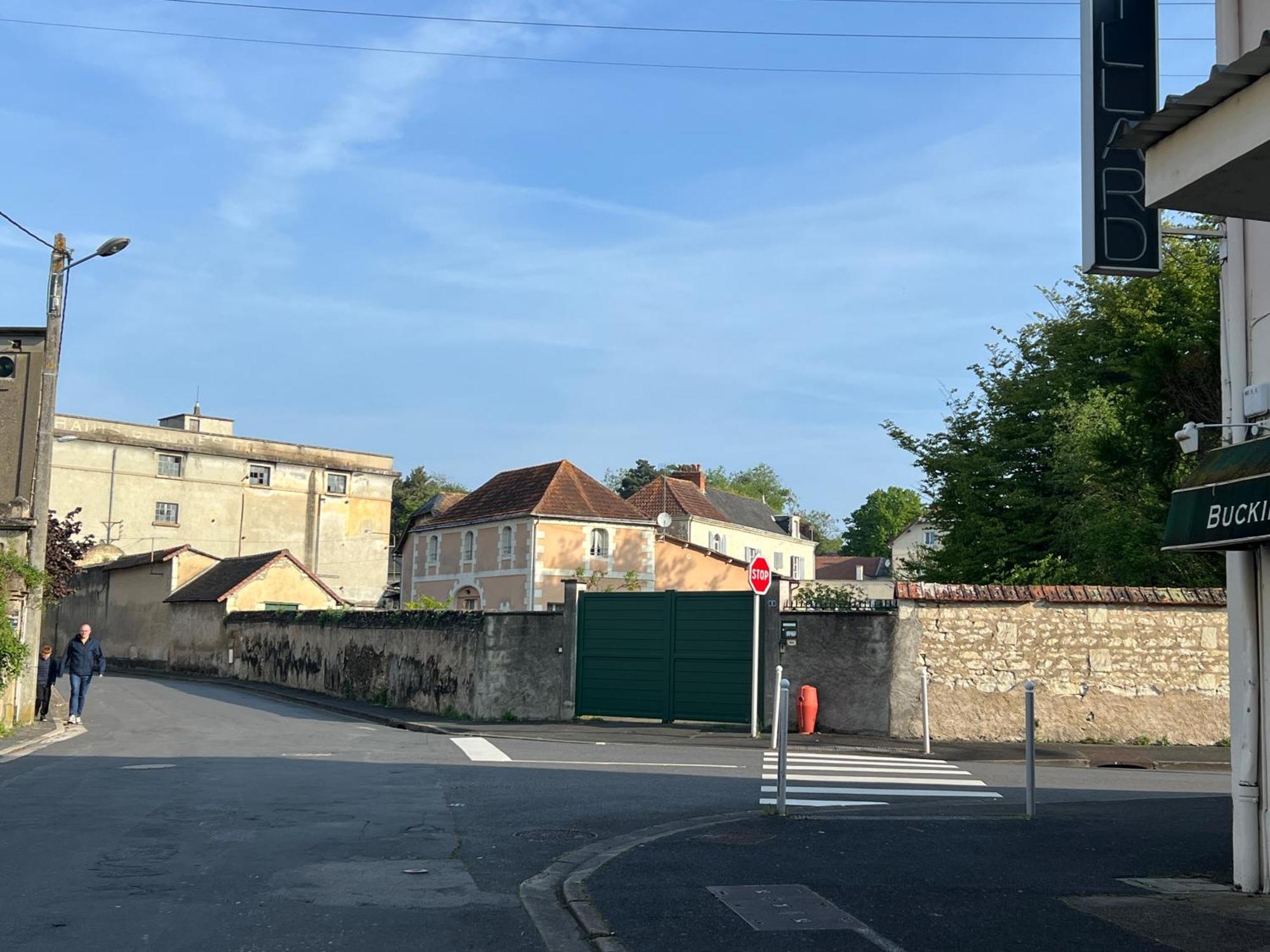 Studios Cozy Proche Gare Tgv Chatellerault Ngoại thất bức ảnh